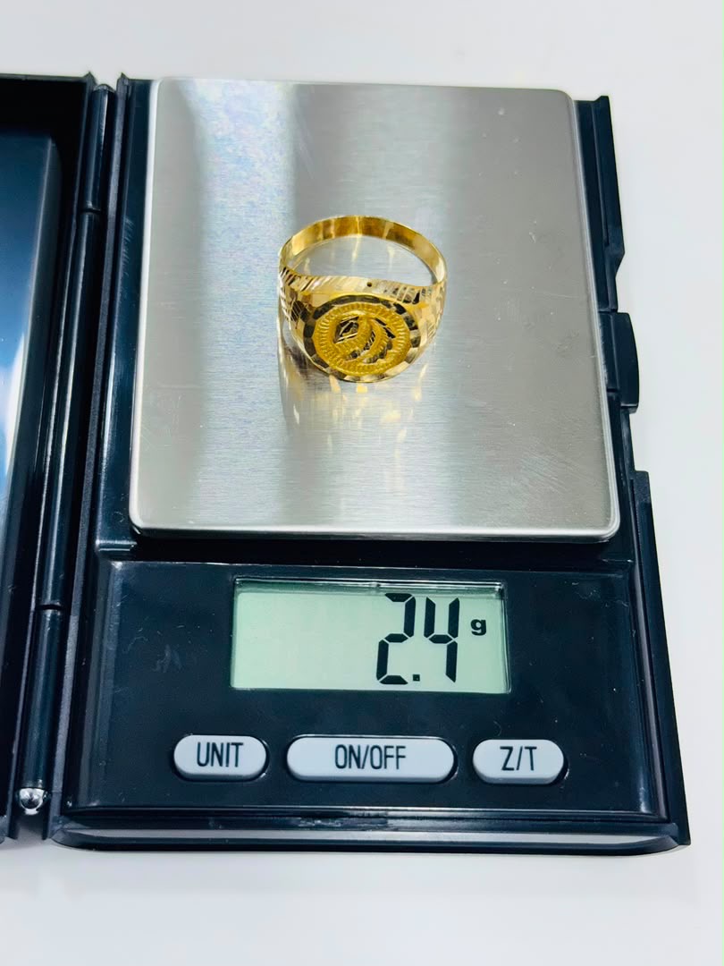 Swirl Signet Ring — 2.4g